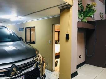 Se vende casa con uso mixto en Catedral San José 24-835