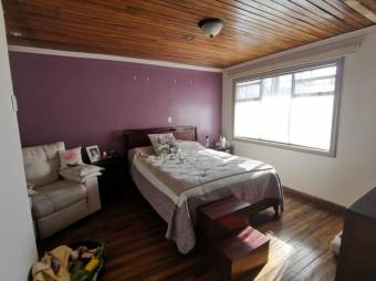 Se vende propiedad con 3 apartamentos en San Vicente San José 25-298