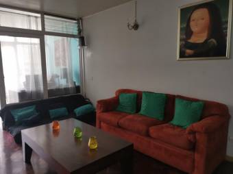 Se vende propiedad con 4 apartamentos en San José 23-1548