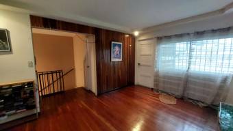 Se vende casa con uso de suelo mixto en Catedral San José 25-825