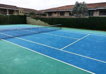 Casa de 260 m2 en Condominio con Piscinas, Tenis, Condo Almeria, Santa Ana 