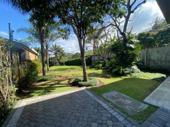 Se vende condominio con 4 town house en Escazú San José A25-560, $ 1,000,000, 12, San José, Escazú