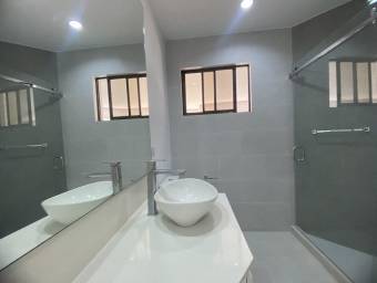 Venta de Casa en Pozos, Santa Ana. RAH 25-522