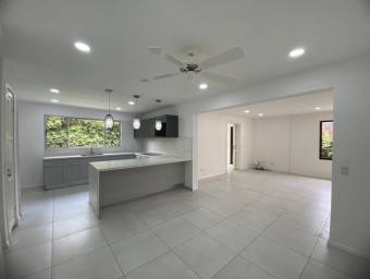 Venta de Casa en Pozos, Santa Ana. RAH 25-522