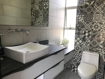 Se vende casa con patio y terraza en La Unión Cartago A24-1625