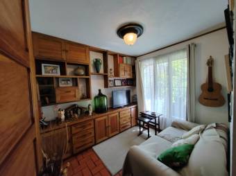 Se vende moderna y espaciosa casa en Sabanilla San José 24-1686