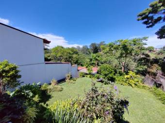 Se vende moderna y espaciosa casa en Sabanilla San José 24-1686