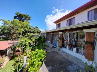 Se vende moderna y espaciosa casa en Sabanilla San José 24-1686