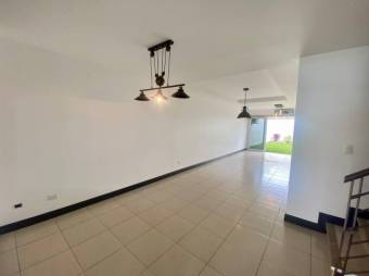 Se vende moderna casa en condominio de San Rafael Escazú 25-335