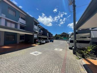 Venta de Apartamento en Zapote, San José. 