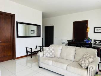 Venta de Apartamento en Piedades, Santa Ana. 