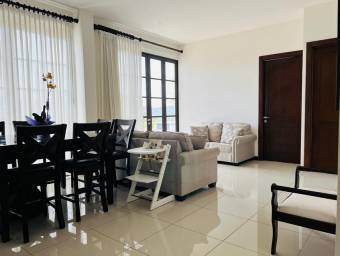 Venta de Apartamento en Piedades, Santa Ana. 