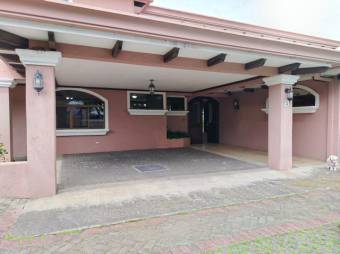 Se vende moderna casa en condominio de San Rafael Escazú 25-664