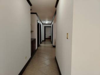 Se vende moderna casa en condominio de San Rafael Escazú 25-664