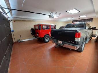 Se vende casa con uso de suelo mixto en Vasquez de Coronado 25-782