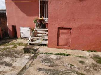 Se vende casa con uso de suelo mixto en Montes de Oca 23-1570