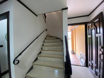 Se vende moderna casa en condominio de Granadilla Curridabat 25-687