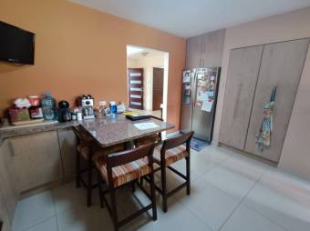 Se vende espaciosa casa con patio en San Juan Tibás 24-192 