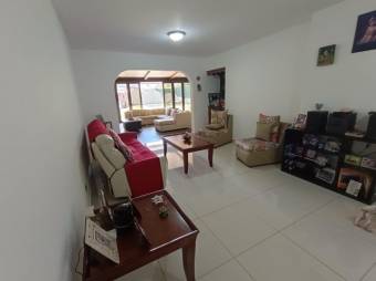 Se vende espaciosa casa con patio en San Juan Tibás 24-192 