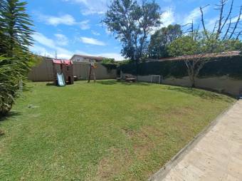 Se vende espaciosa casa con patio en San Juan Tibás 24-192 