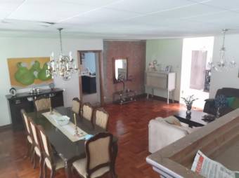 Se vende casa con 4 apartamentos para inversión San José 23-1549