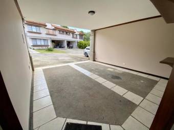 Se vende moderna casa en condominio de San Rafael Escazú 25-228 