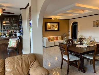 Venta de Casa en Belén, Heredia. RAH 25-950