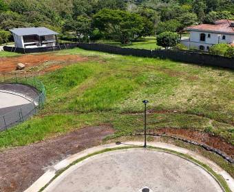 Lote a la venta en condominio Hacienda Espavel en Las Vueltas de La Guacima, Alajuela.