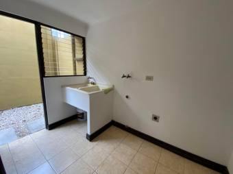 Se vende moderna casa en condominio de Pozos San José 24-1683 