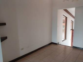 Se venden casa y 2 apartamentos en Colon San José 24-1073