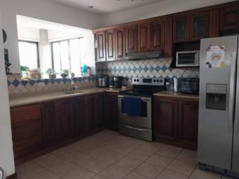 Se venden casa y 2 apartamentos en Colon San José 24-1073