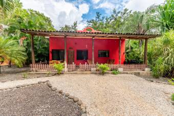 Propiedad con 3 Casas de Renta en Paraíso Tropical Cerca de Tamarindo