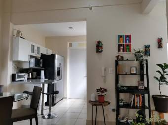 Se vende apartamento en condominio de Ulloa Heredia 25-958