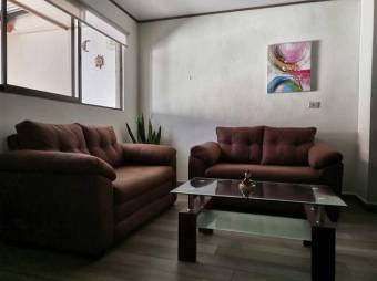 Se vende moderna casa con jardín en Barva Centro 25-959