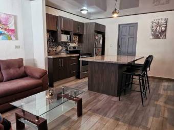 Se vende moderna casa con jardín en Barva Centro 25-959