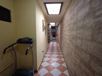 Se vende espaciosa casa en San Pedro de Barva 25-960