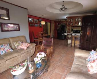 Se vende espaciosa casa en San Pedro de Barva 25-960