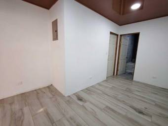 Se alquila apartamento con patio en San Pablo Heredia 25-974