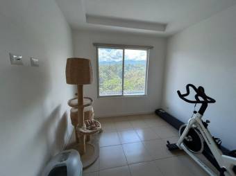 Se vende casa con patio en condominio de Brasil Santa Ana 25-487