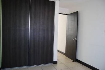 Se vende moderna casa en condominio de Uruca San José 24-1647