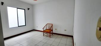 Se vende casa en condominio de Trejos Monte Alegre 23-182