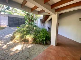 Se vende moderna casa para inversión en Escazú 23-2872