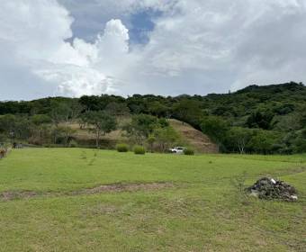 Lot of 1,188 m2 for sale in Hacienda Los Bambúes condominium in Ciudad Colón.