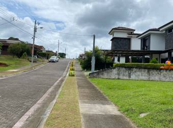 Lote Amplio Condo Los Castillos, La Guacima Alajuela Se Vende