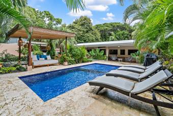 Villa 300m from the Beach with Independent Apartment and Pool in Guanacaste