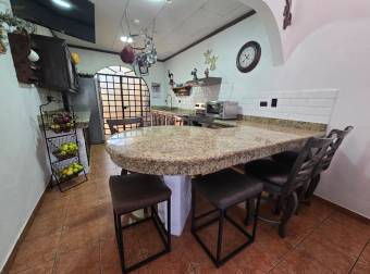 VENTA DE CASA DE UNA PLANTA EN RESIDENCIAL, SANTO DOMINGO, HDIA