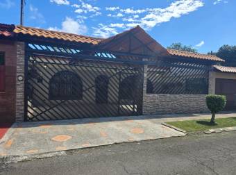 VENTA DE CASA DE UNA PLANTA EN RESIDENCIAL, SANTO DOMINGO, HDIA