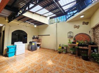 VENTA DE CASA DE UNA PLANTA EN RESIDENCIAL, SANTO DOMINGO, HDIA