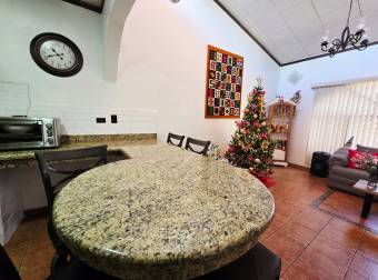 VENTA DE CASA DE UNA PLANTA EN RESIDENCIAL, SANTO DOMINGO, HDIA