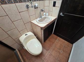 VENTA DE CASA DE UNA PLANTA EN RESIDENCIAL, SANTO DOMINGO, HDIA